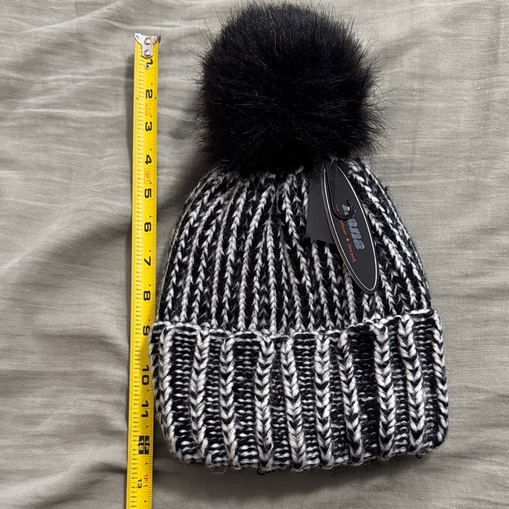 NWT Hana premium, headwear, New York
Black and White Knit Beanie Pom Pom